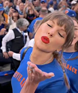 Taylor Swift by @luz